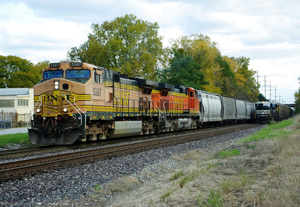 BNSF 5387